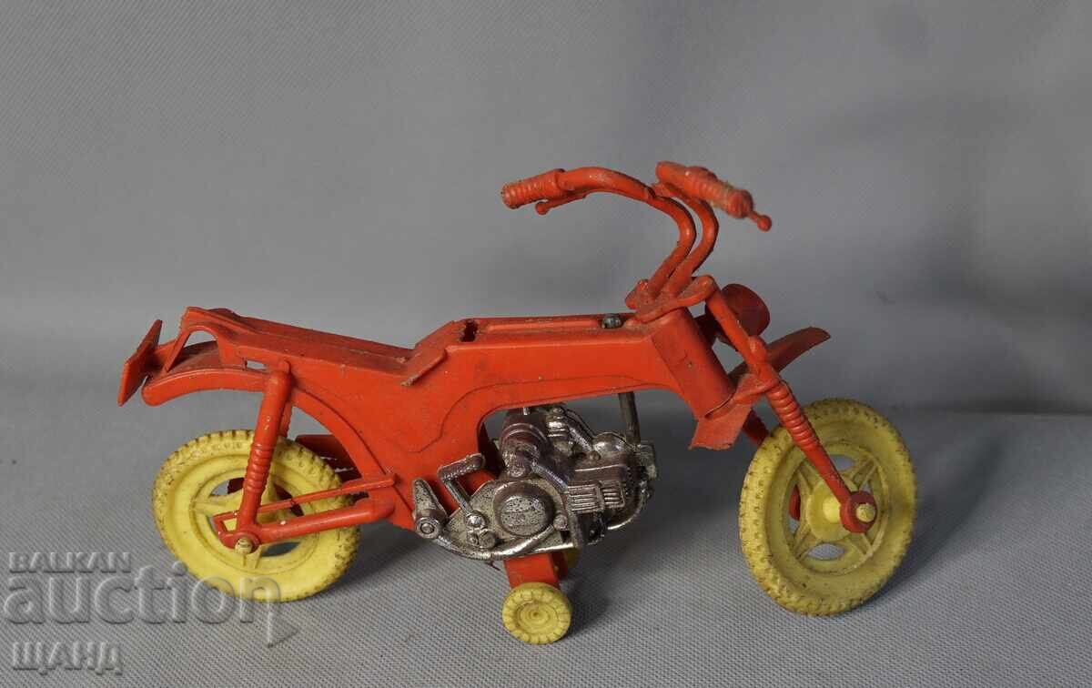 Δημοπρασία Παλιό πλαστικό παιχνίδι μοντέλο μοτοσυκλέτας Δημοπρασία Παλιό πλαστικό παιχνίδι μοντέλο μοτοσυκλέτας
