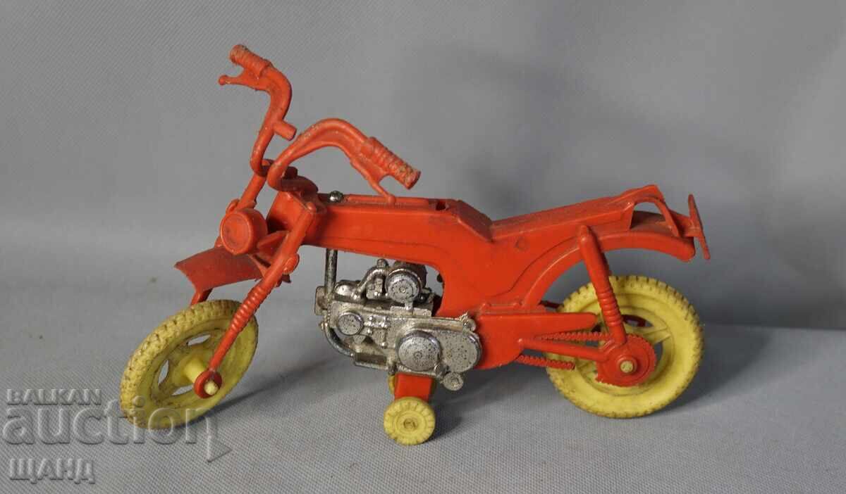 Παλιό πλαστικό παιχνίδι μοντέλο μοτοσυκλέτας Παλιό πλαστικό παιχνίδι μοντέλο μοτοσυκλέτας