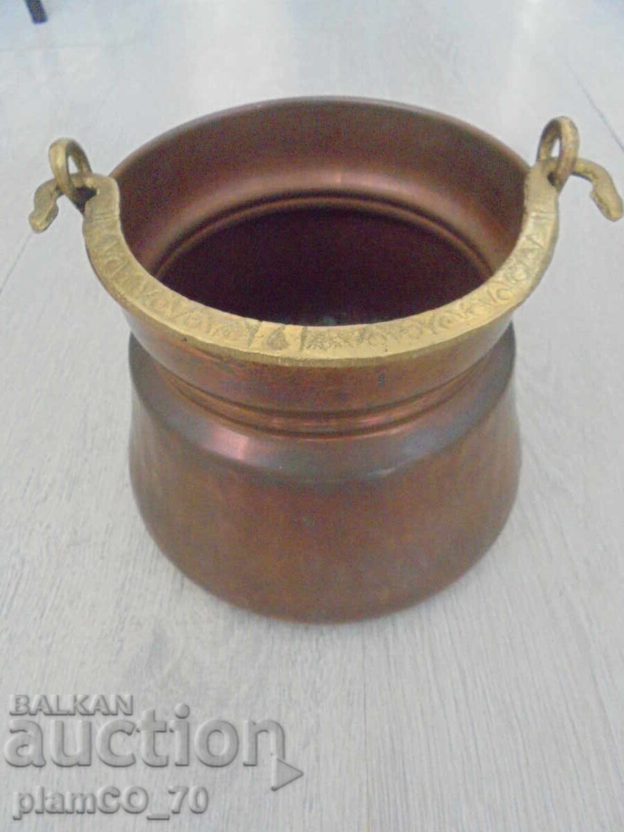 №*8272 Παλιό χάλκινο δοχείο / καζάνι με ορειχάλκινη λαβή με τιμή 35.00 BGN | € 17.90 №*8272 Παλιό χάλκινο δοχείο / καζάνι με ορειχάλκινη λαβή με τιμή 35.00 BGN | € 17.90