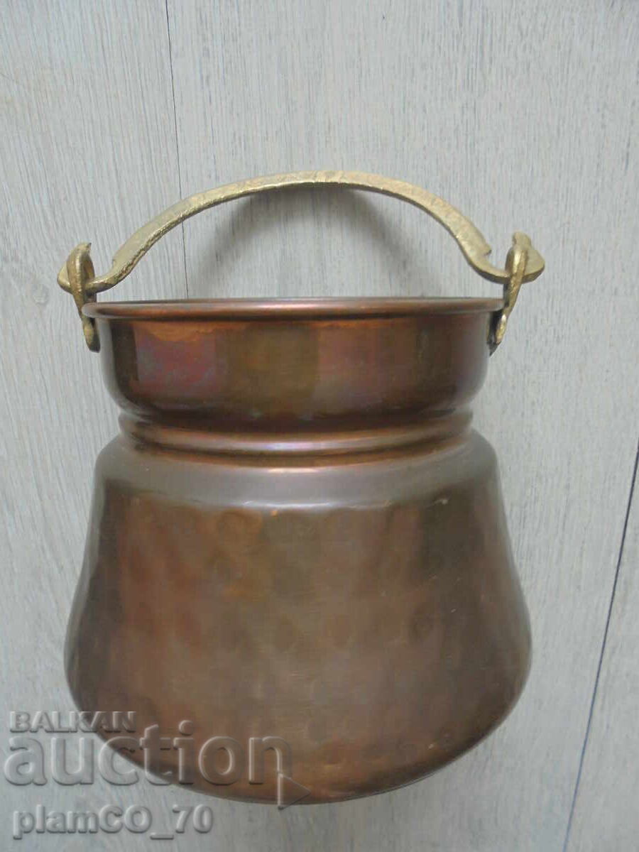 Παράδοση №*8272 Παλιό χάλκινο δοχείο / καζάνι με ορειχάλκινη λαβή Παράδοση №*8272 Παλιό χάλκινο δοχείο / καζάνι με ορειχάλκινη λαβή