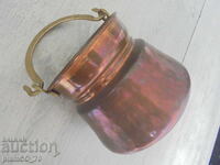 №*8272 Παλιό χάλκινο δοχείο / καζάνι με ορειχάλκινη λαβή