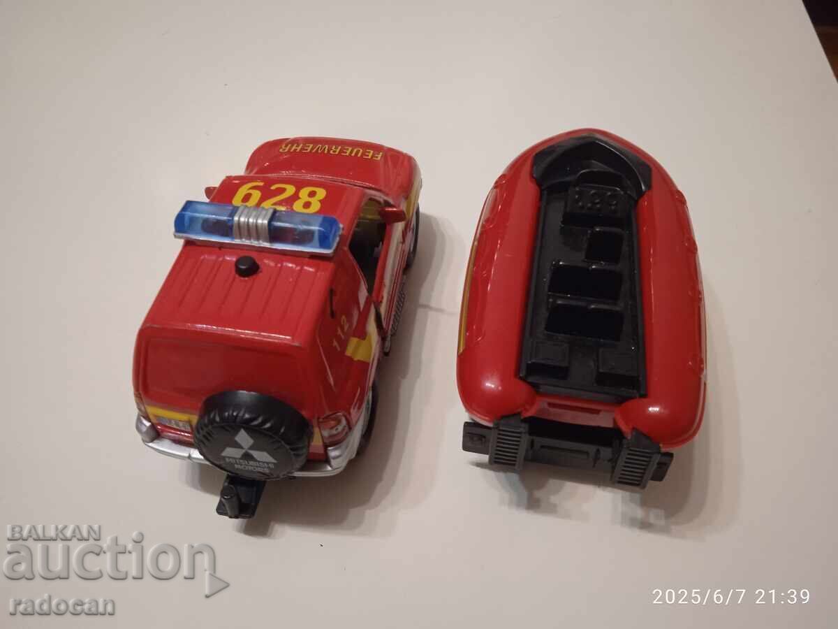 Метално Mitsubishi Pajero, с пластмасово ремарке с лодка - 5