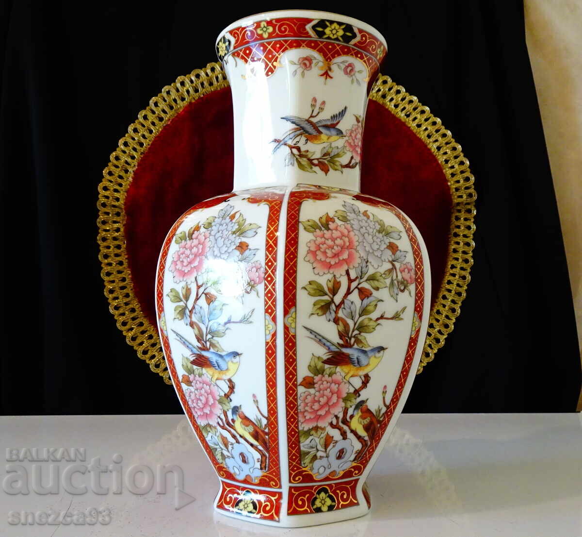 Japanese porcelain vase Eiwa Kinsei, gold, birds, flowers with price 49.00 BGN | € 25.05