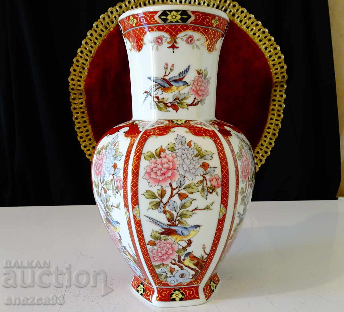 Japanese porcelain vase Eiwa Kinsei, gold, birds, flowers