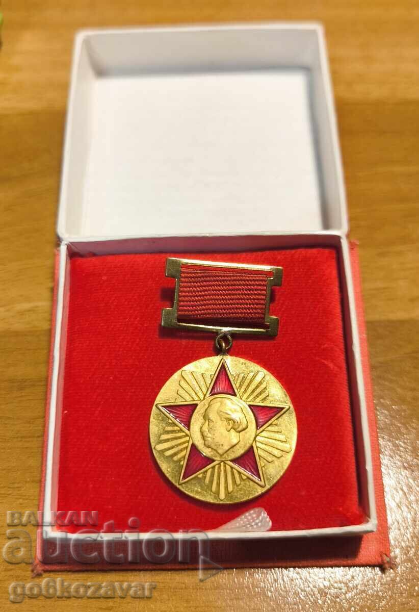 Бронзов нагр. знак - ЦК БПФК Почетна значка