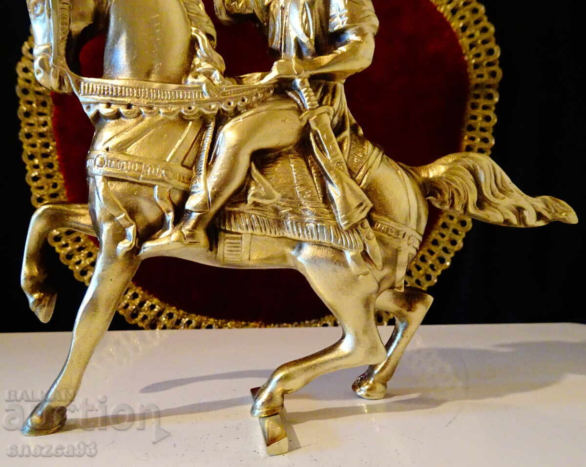 Statuetă de bronz Călăreț, Cavaler, Vânător, 1 kg cu preț 199.00 BGN | € 101.75 Statuetă de bronz Călăreț, Cavaler, Vânător, 1 kg cu preț 199.00 BGN | € 101.75