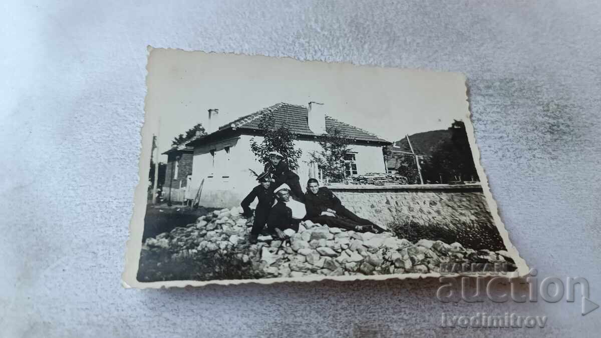 Φωτογραφία Κιουστενδίλη Μαθητές ΣΤ' τάξης στον δρόμο 1936