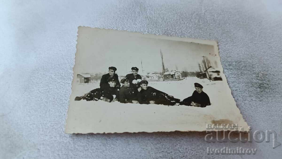 Снимка Кюстендилъ Ученици легали на снега 1936