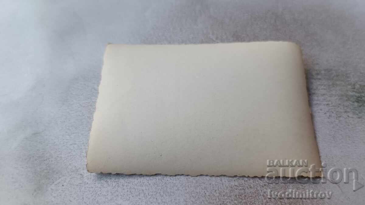 Φωτογραφία Στρατιωτών ξαπλωμένων στην παραλία με τιμή 2.65 BGN | € 1.35