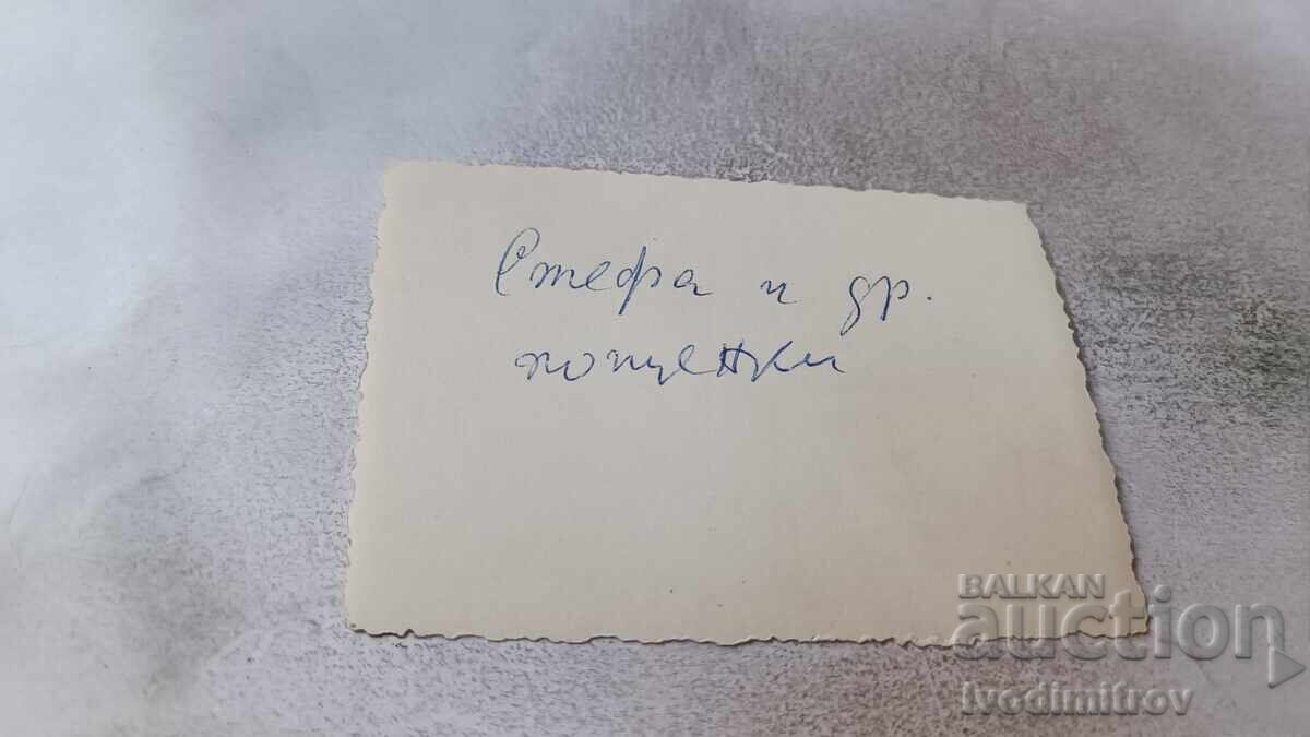 Fotografie Patru tinere pe malul mării cu preț 1.85 BGN | € 0.95