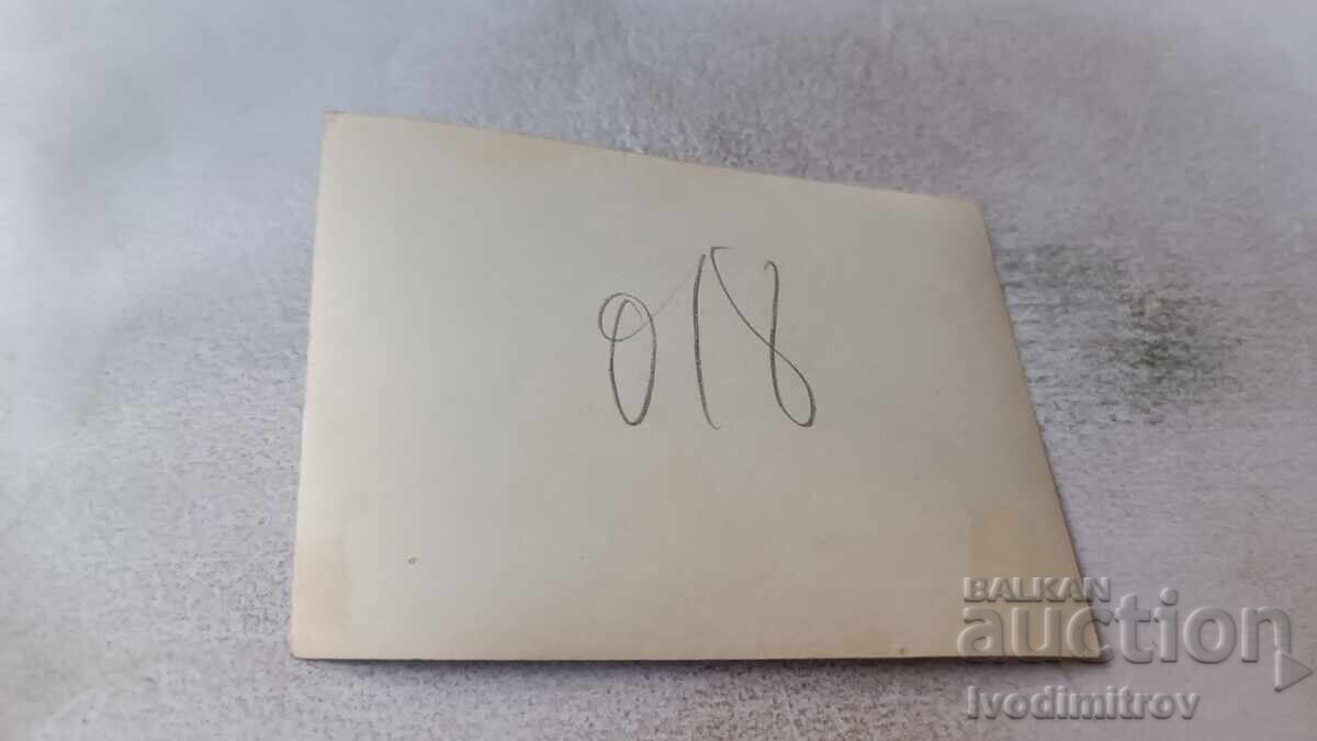 Снимка Младо момиче с ретро бански костюм на тревата с цена 1.65 лв. | € 0.84