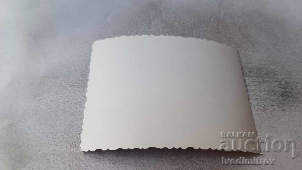 Foto Femeie pe plajă cu preț 1.25 BGN | € 0.64 Foto Femeie pe plajă cu preț 1.25 BGN | € 0.64