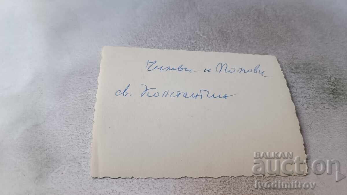 Φωτογραφία Αγίου Κωνσταντίνου Άνδρες γυναίκες και παιδιά στην παραλία με τιμή 1.65 BGN | € 0.84