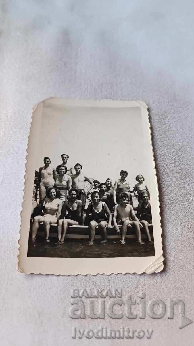 Φωτογραφία Βουργκάς Άνδρες και γυναίκες σε στάση 1950 Φωτογραφία Βουργκάς Άνδρες και γυναίκες σε στάση 1950