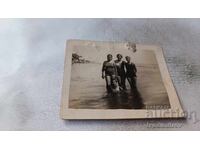 Φωτογραφία Μπουργκάς Γυναίκες και κορίτσια στην παραλία 1936