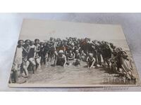 Fotografie Fete tinere în costume de baie retro pe plajă