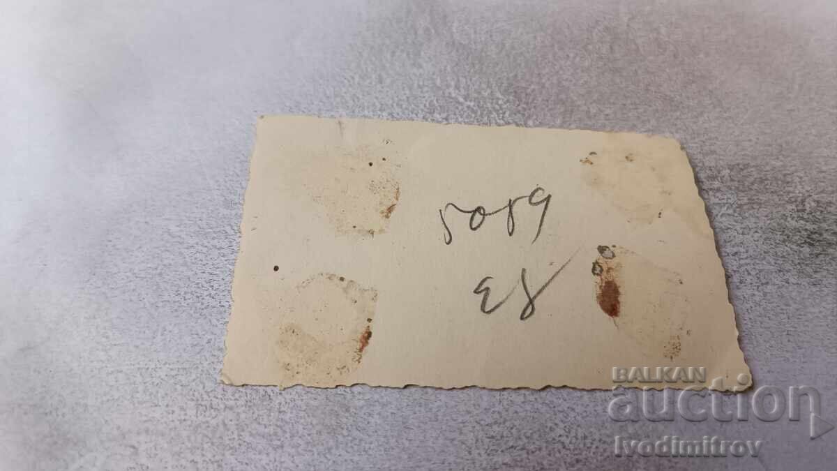 Снимка София Две млади момичета на площад Света Неделя с цена 2.35 лв. | € 1.20