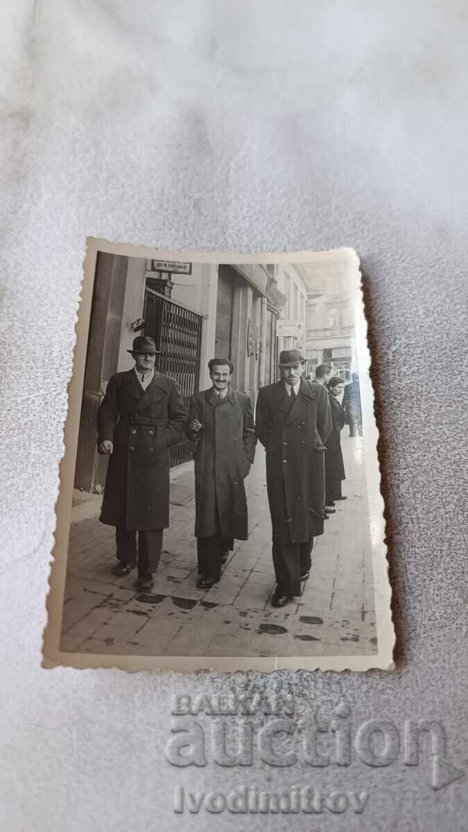 Φωτογραφία Σοφία Τρεις άντρες σε μια βόλτα