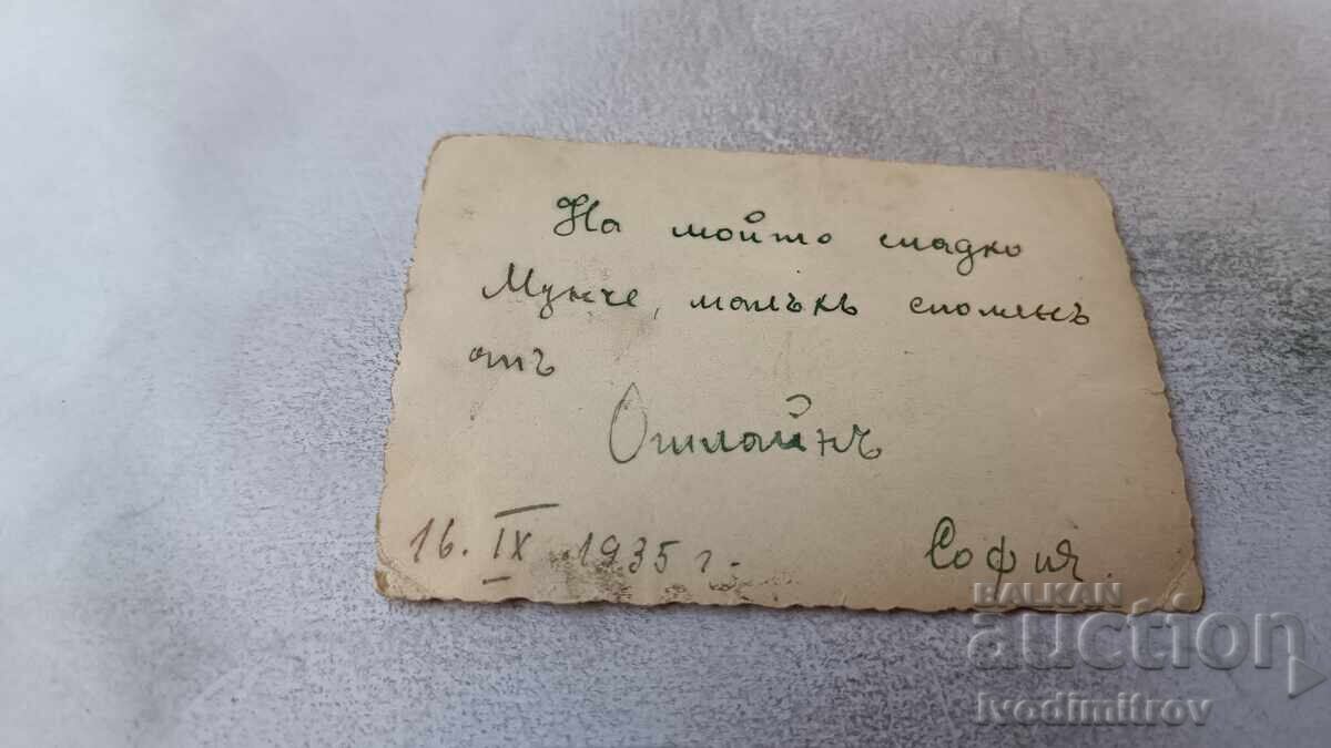 Снимка София Двама мъже и жена на тротоара 1935 с цена 2.15 лв. | € 1.10