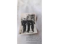 Φωτογραφία Σοφία Τρεις νέοι σε μια βόλτα