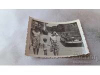 Снимка София Две жени и малко момченце