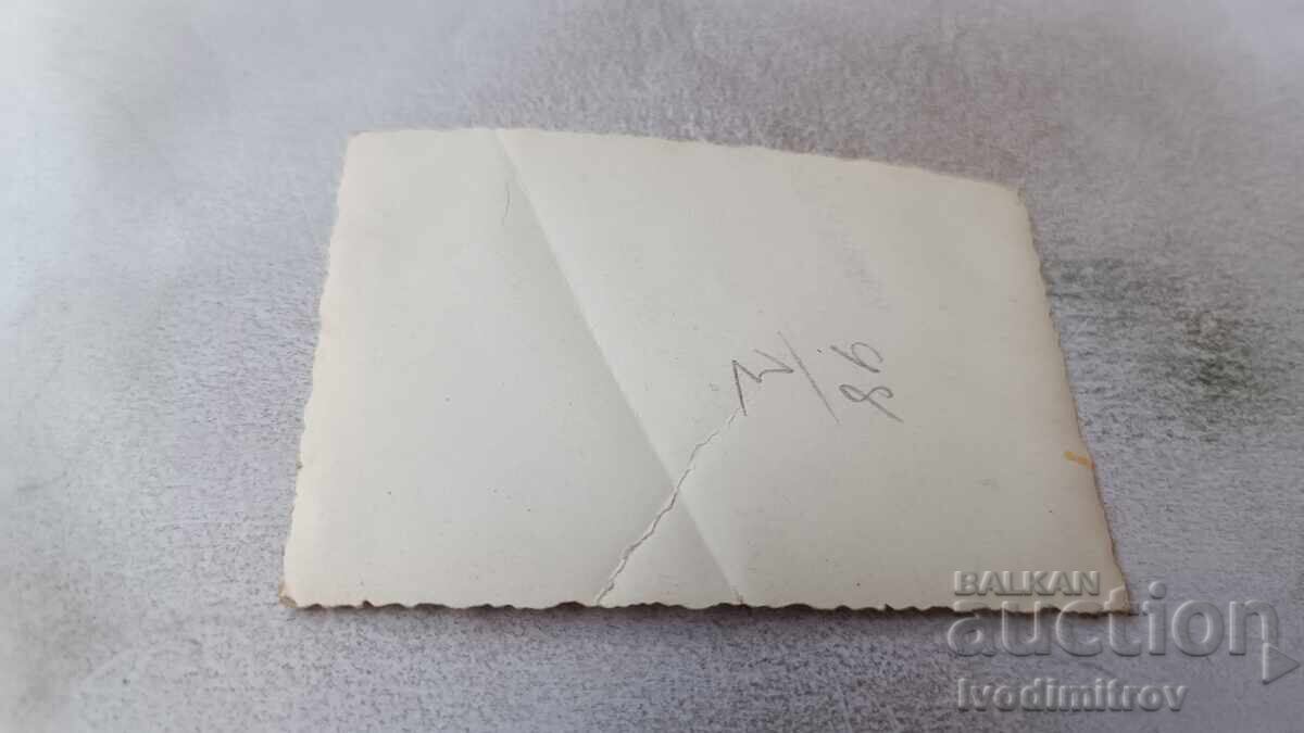 Fotografie Sofia Tânără la plimbare cu preț 1.85 BGN | € 0.95 Fotografie Sofia Tânără la plimbare cu preț 1.85 BGN | € 0.95