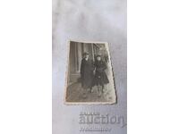 Fotografie Sofia Un bărbat și o femeie la plimbare iarna