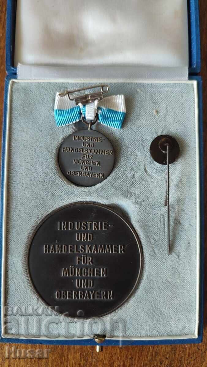 Πλήρες σετ πλακέτας, μεταλλίου, κονκάρδας σε κουτί Γερμανίας με τιμή 54.99 BGN | € 28.12