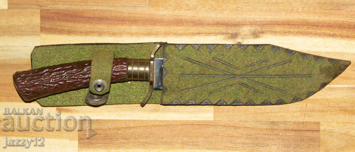 Cuțit de vânătoare solid cu mâner din corn cu preț 170.00 BGN | € 86.92