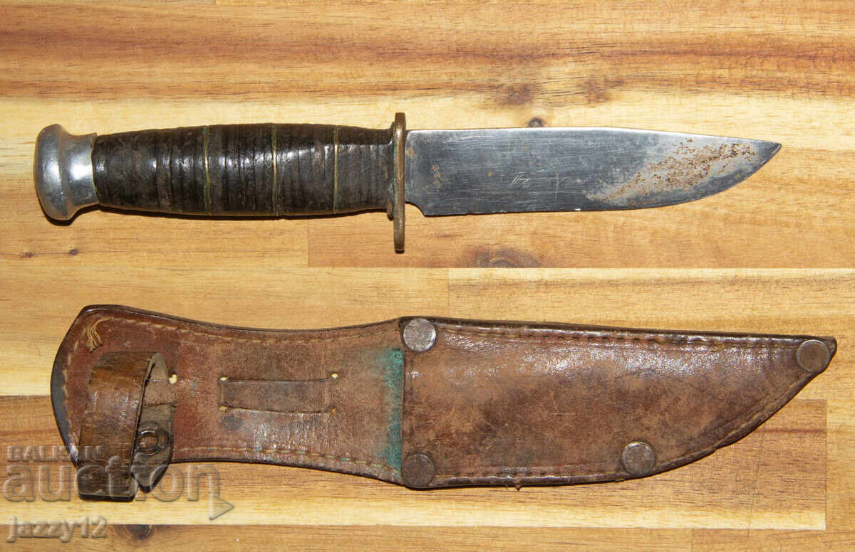 Old tourist/hunting knife with sheath