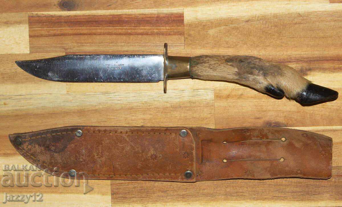 Solid hunting knife with a hoof handle Solid hunting knife with a hoof handle