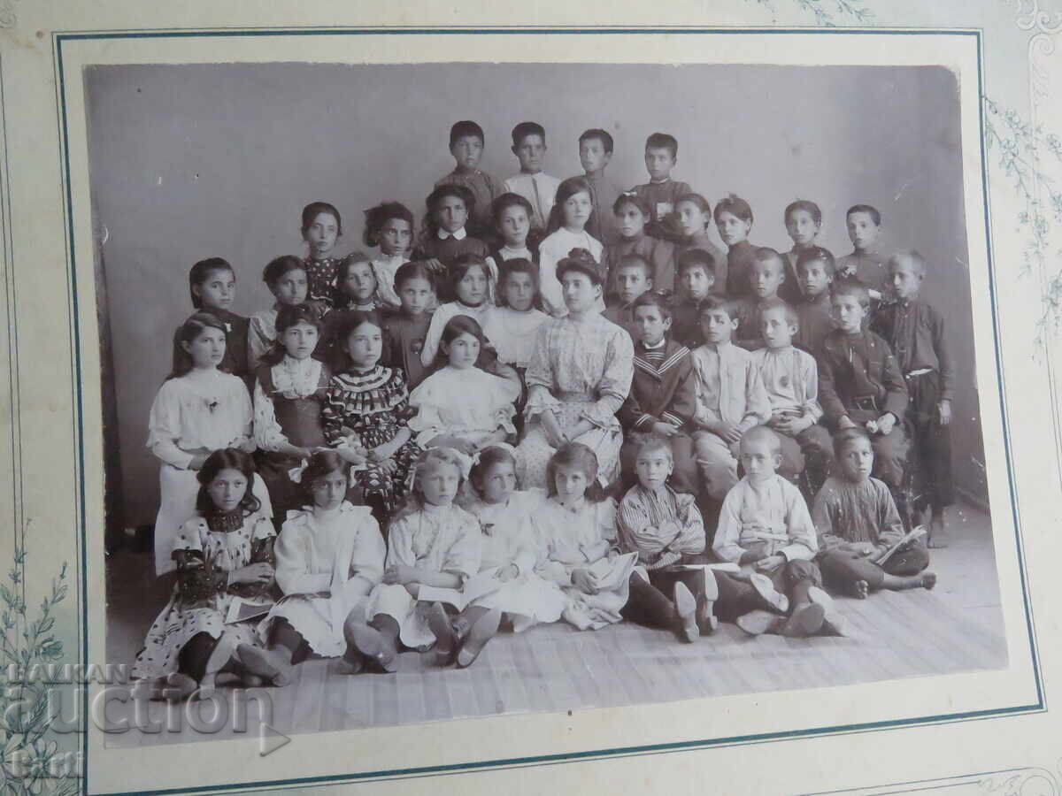 OLD PHOTOGRAPH - CARDBOARD - ANGEL CHERNEV - VRATSA with price 34.99 BGN | € 17.89 OLD PHOTOGRAPH - CARDBOARD - ANGEL CHERNEV - VRATSA with price 34.99 BGN | € 17.89