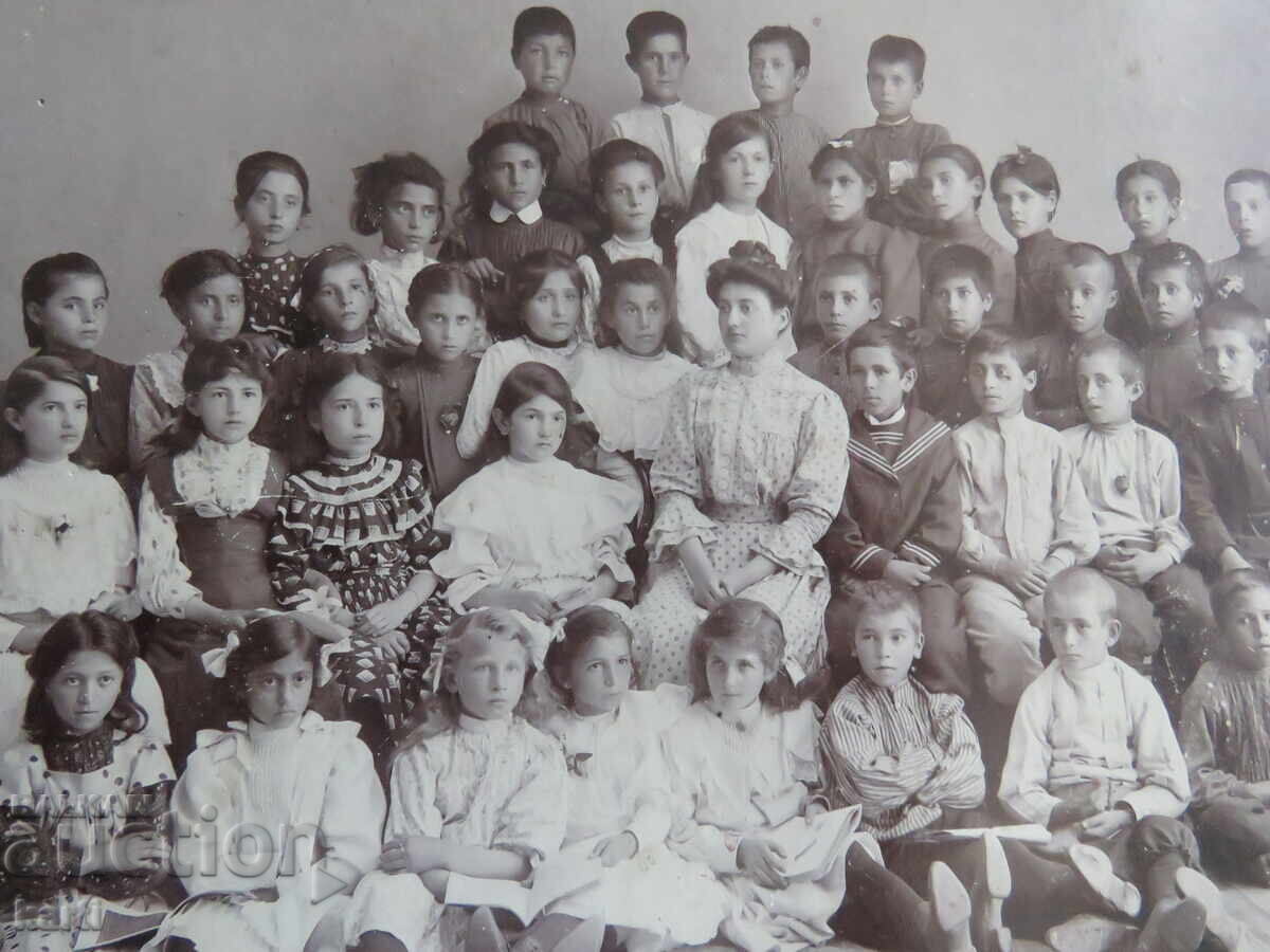 Auction OLD PHOTOGRAPH - CARDBOARD - ANGEL CHERNEV - VRATSA Auction OLD PHOTOGRAPH - CARDBOARD - ANGEL CHERNEV - VRATSA