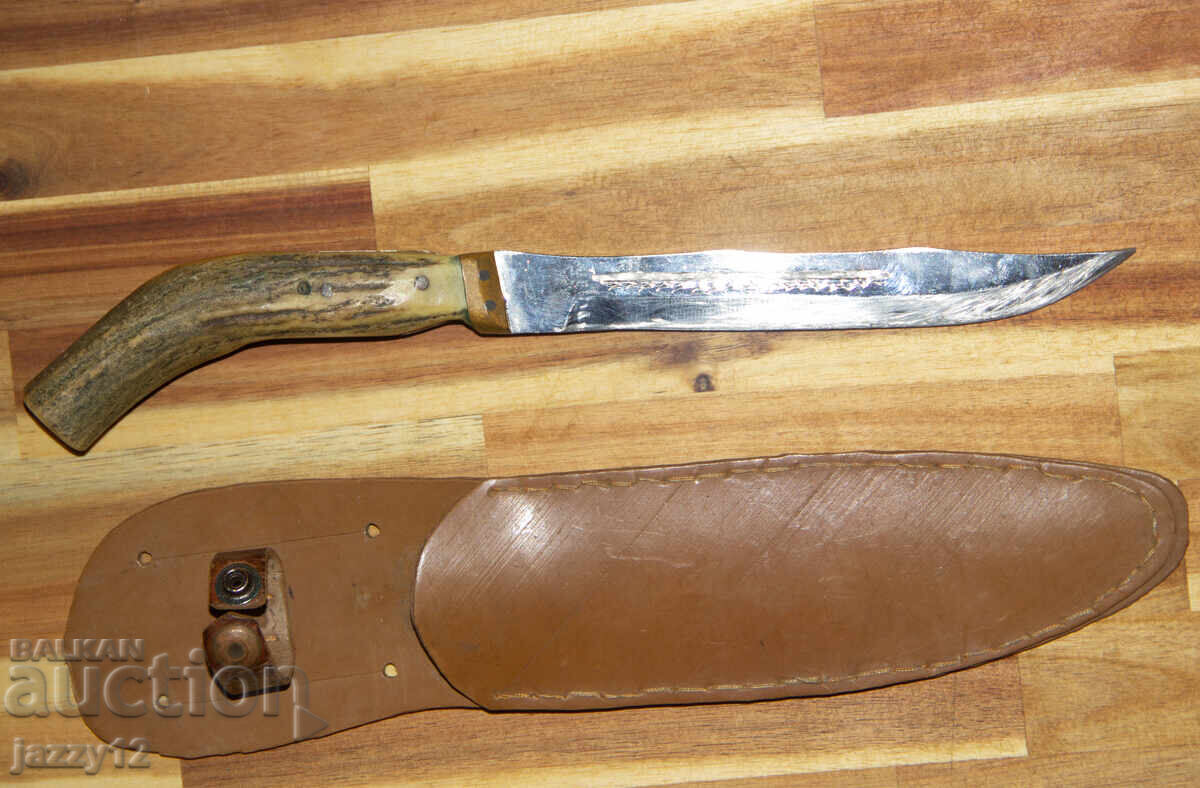 Cuțit de vânătoare solid cu mâner din corn cu preț 200.00 BGN | € 102.26