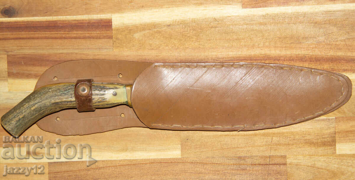 Licitație Cuțit de vânătoare solid cu mâner din corn