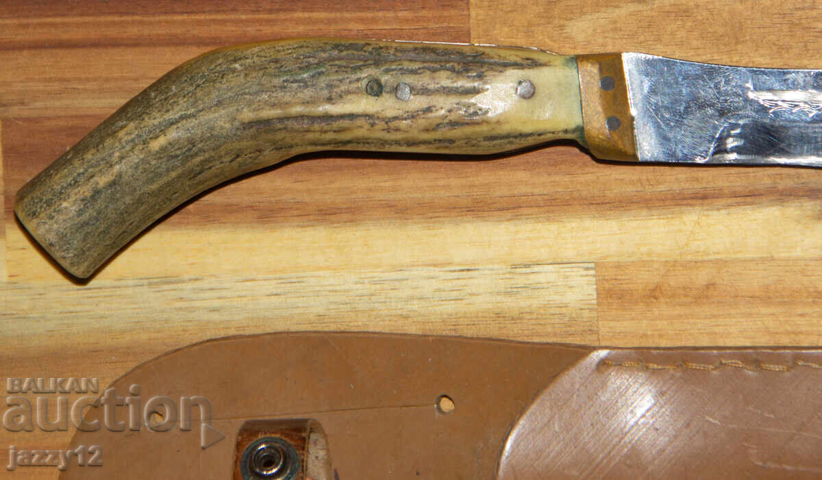 Livrarea Cuțit de vânătoare solid cu mâner din corn