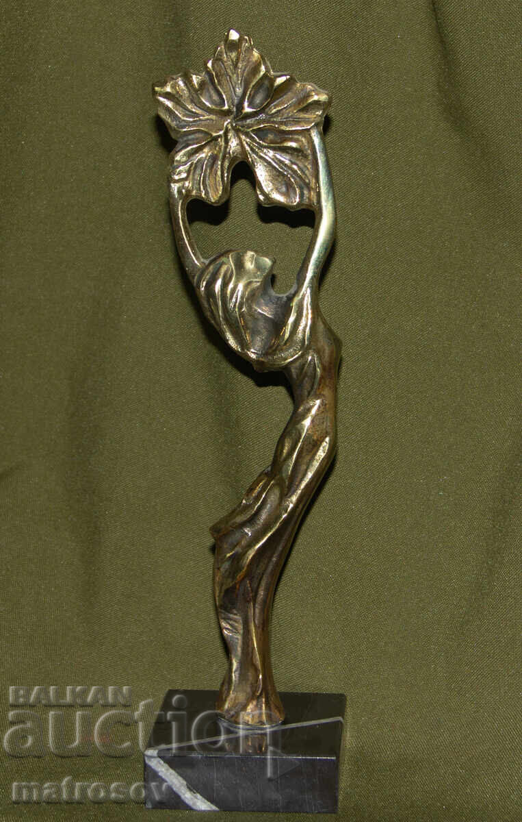 Доставка на Авторска бронзова скулптура женска фигура Доставка на Авторска бронзова скулптура женска фигура