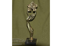 Sculptură din bronz de autor, figură feminină