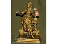 Veche statuie metalică decorativă sculptură femeie cu flori