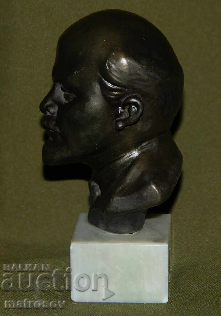 Delivery of Metal sculpture bust Russia USSR Vladimir Ilyich Lenin Delivery of Metal sculpture bust Russia USSR Vladimir Ilyich Lenin