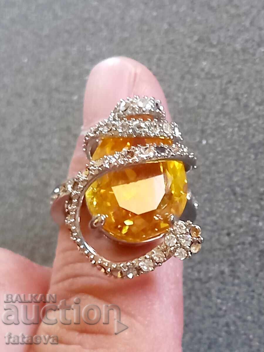 Inel masiv din argint cu citrin mare Inel masiv din argint cu citrin mare