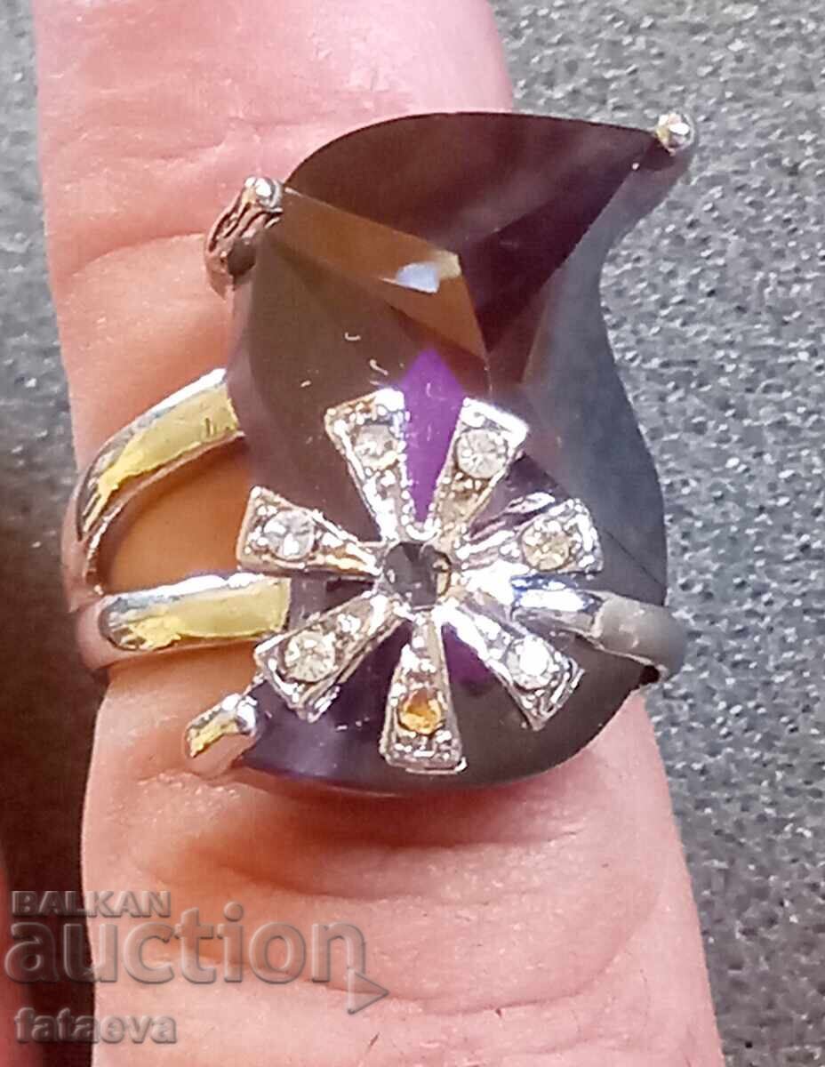 Inel masiv din argint cu ametist mare Inel masiv din argint cu ametist mare
