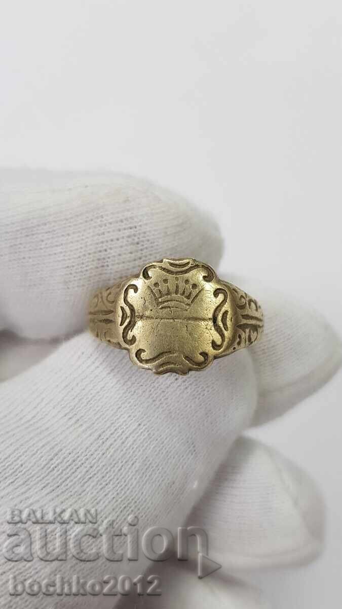 Σπάνιο βουλγαρικό αναγεννησιακό δαχτυλίδι με κορώνα - τέλη του 19ου αιώνα με τιμή 45.00 BGN | € 23.01