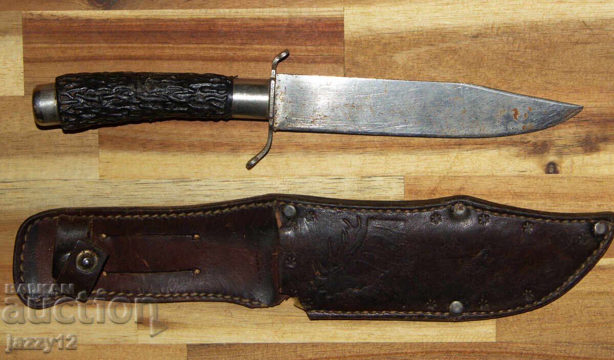 Στιβαρό κυνηγετικό μαχαίρι με δερμάτινη θήκη Στιβαρό κυνηγετικό μαχαίρι με δερμάτινη θήκη