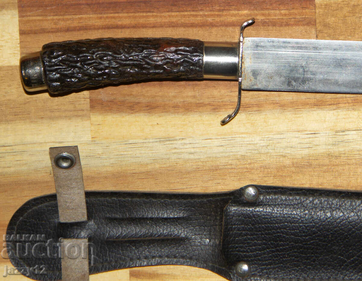 Delivery of Solid hunting knife with leather sheath Delivery of Solid hunting knife with leather sheath