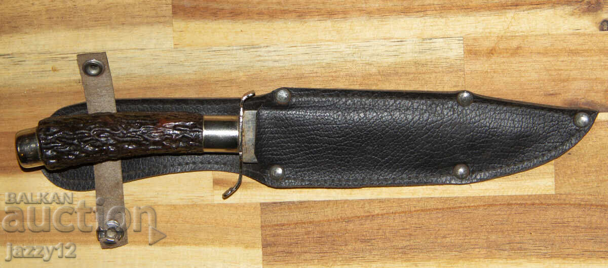 Solid hunting knife with leather sheath Solid hunting knife with leather sheath