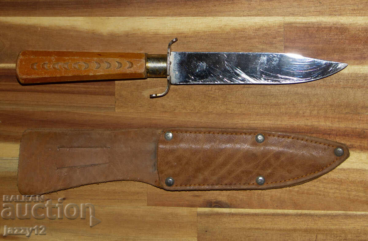 Μαχαίρι κυνηγιού με ξύλινη λαβή με τιμή 130.00 BGN | € 66.47
