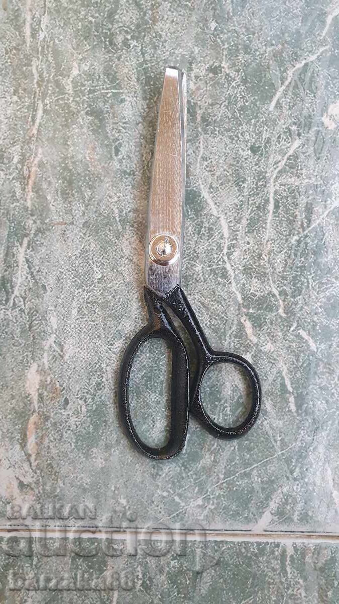 Foarfecă nouă Zig-Zag cu preț € 5.00 | 9.78 BGN