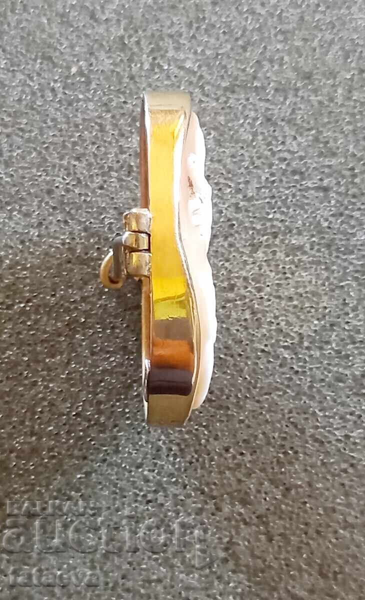 Παράδοση Χαραγμένο λίθος, Παλαιό Μπρόσκα, 9 καράτια