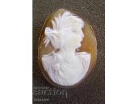 Piatră gravată, Broșă veche, 9 carate